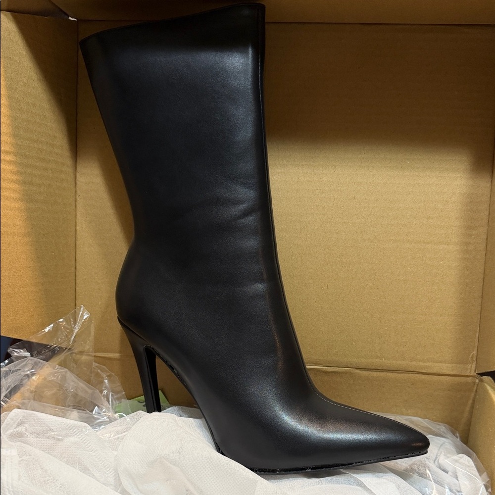 Sleek Black Heeled Boots for Women